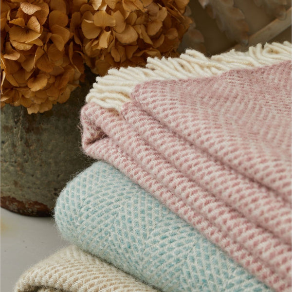 Pure New Wool Beehive Throw, Dusky Pink